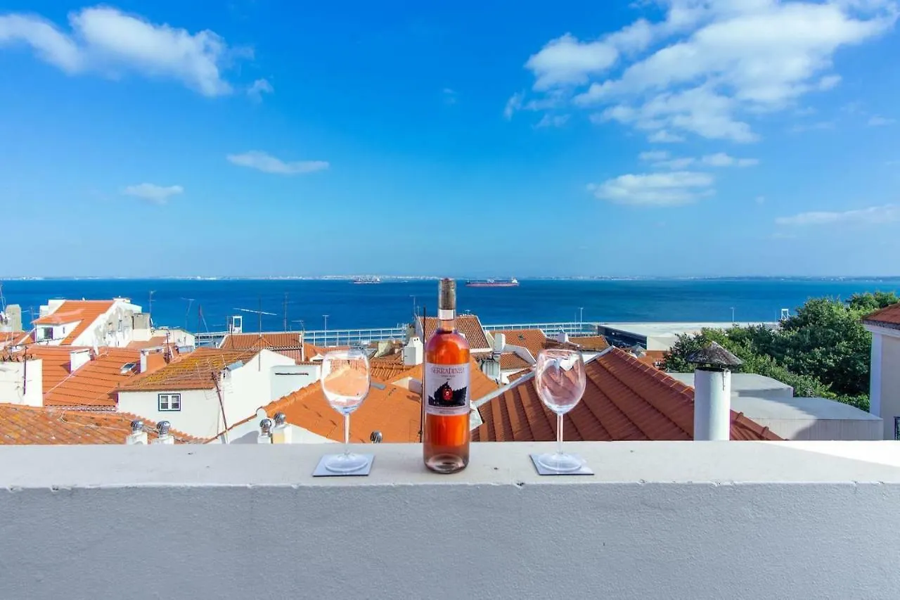 Lovelystay - Turquoise River View II Lissabon Portugal