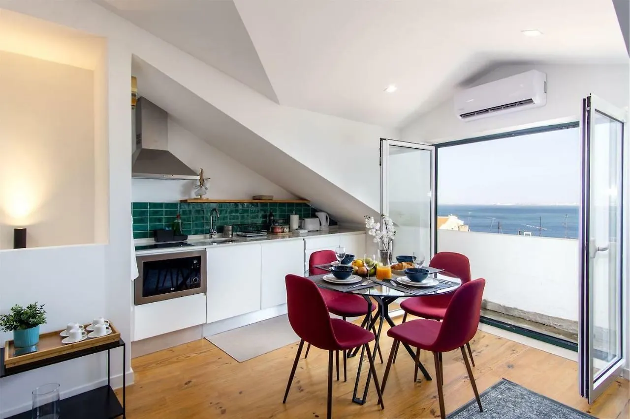 Lovelystay - Turquoise River View II Lissabon Apartment