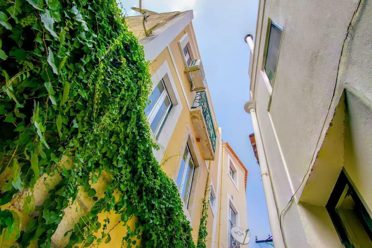 Lovelystay - Turquoise River View II Lisbon Apartment